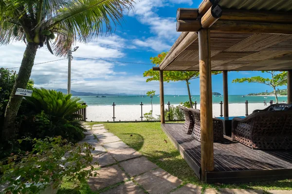 Quiosque com vista para a praia de Jurerê