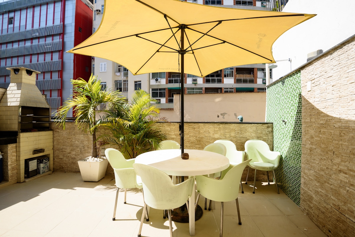 Private 20m² terrace with barbecue — apartment 207 in Ipanema